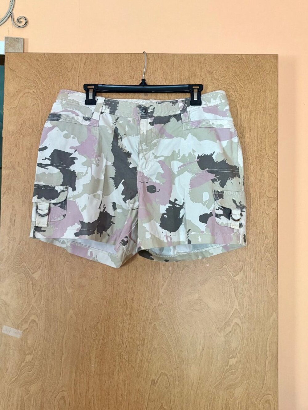 NWOT camo cargo shorts